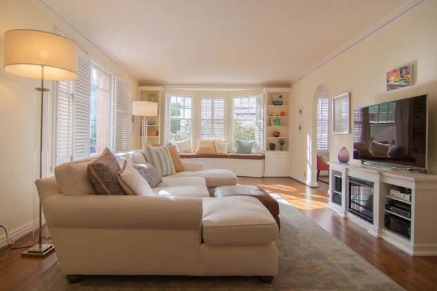 1 bedroom apartment with gym, pet friendly in 7423 W Manchester Avenue Los Angeles, CA 90045 — photo 4