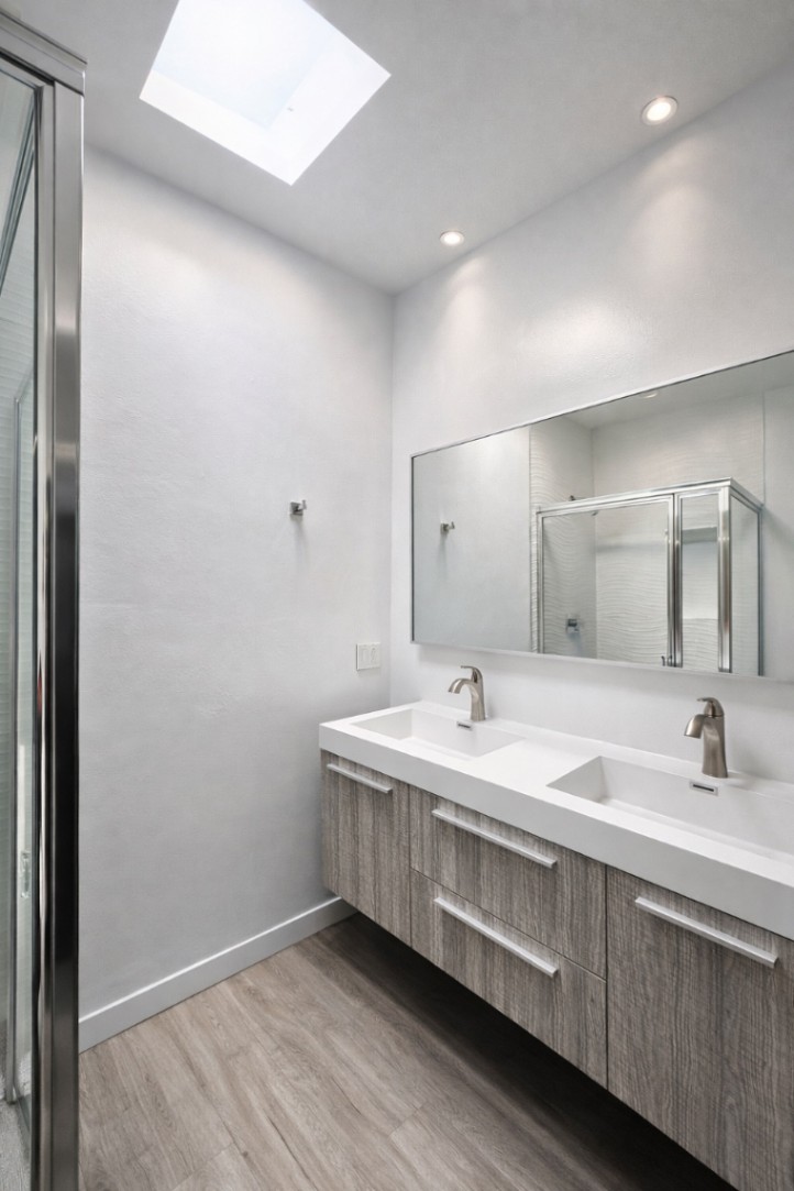 2 bedroom apartment with balcony and gym, pet friendly in 7224 Hillside Ave, Unit 29 Los Angeles, CA 90046 — photo 9
