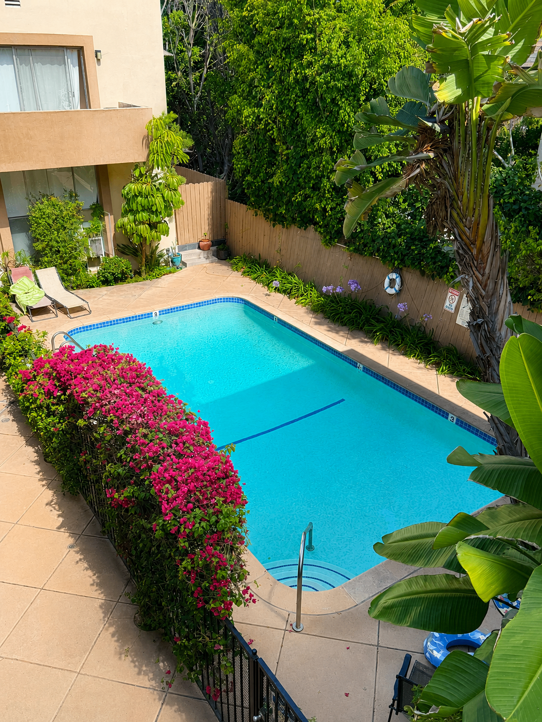 2 bedroom apartment with pool and balcony, pet friendly in 1530 Laurel Ave, Unit 9 Los Angeles, CA 90046 — photo 16