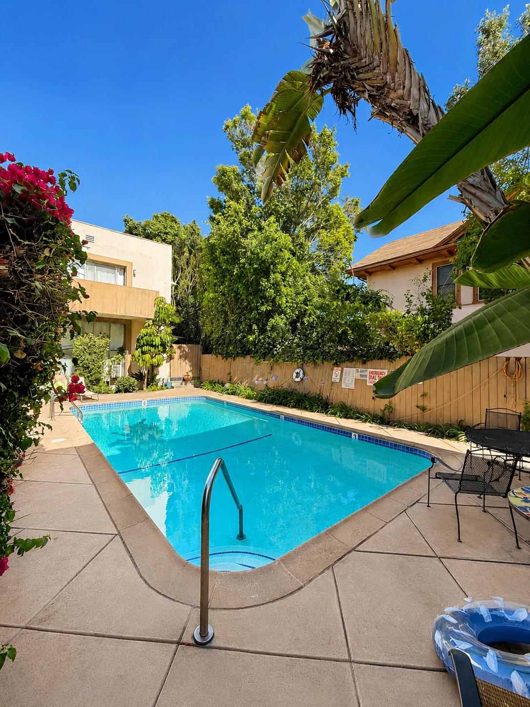 2 bedroom apartment with pool and balcony, pet friendly in 1530 Laurel Ave, Unit 9 Los Angeles, CA 90046 — photo 17