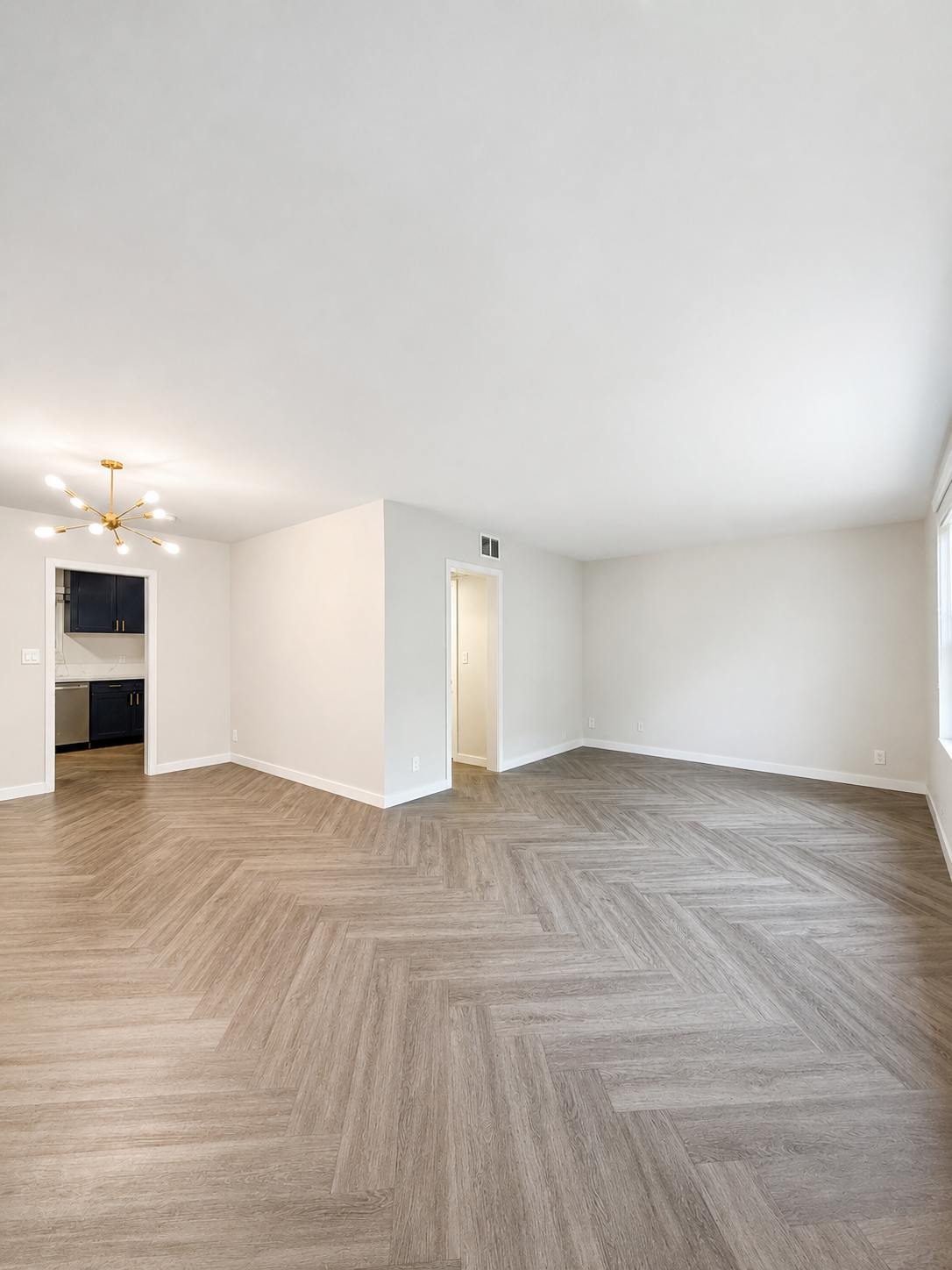 4 bedroom apartment, pet friendly in 6175 Canterbury Dr, Unit 104 Culver City, CA 90230 — photo 2