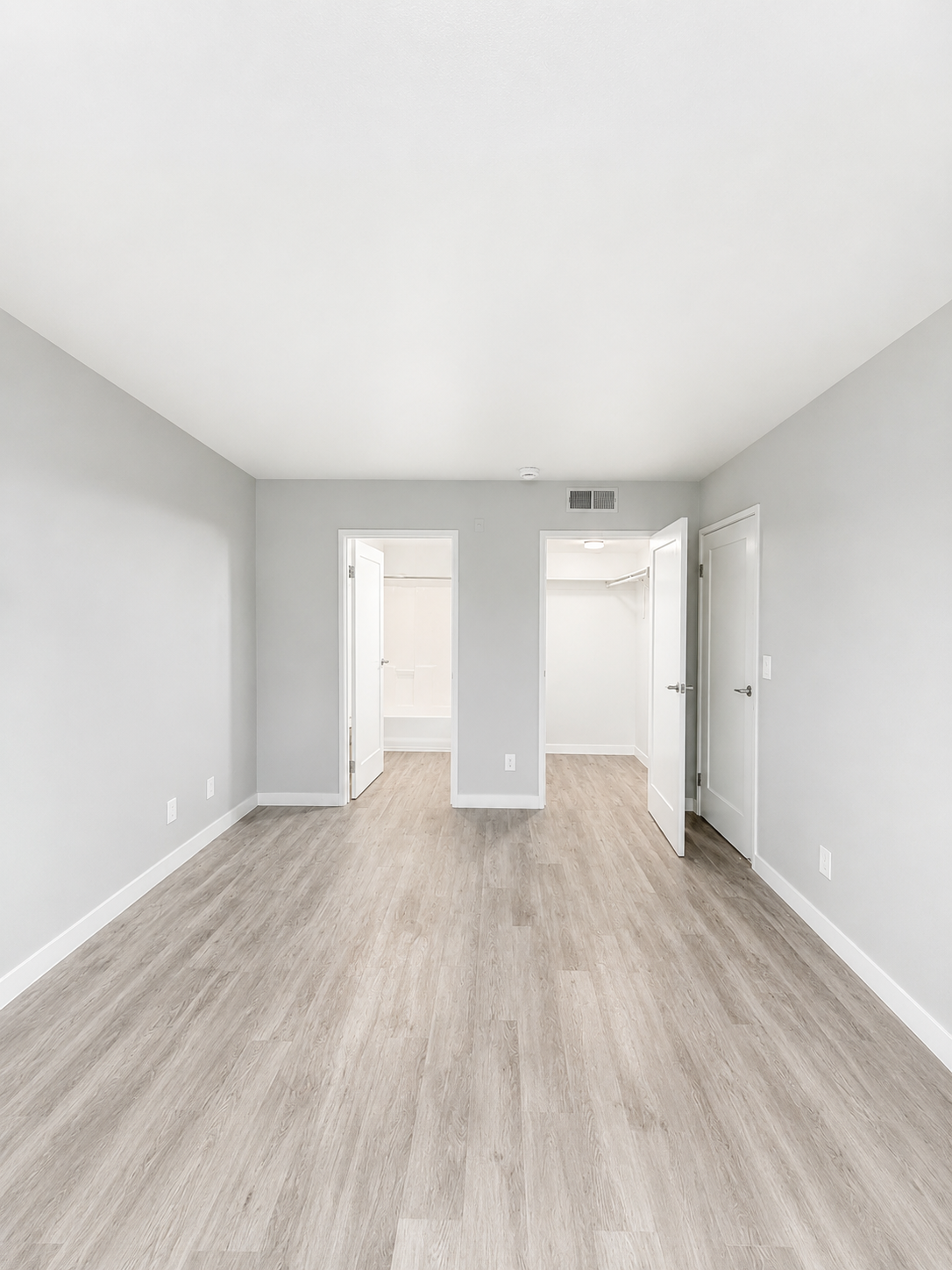 2 bedroom apartment with balcony in 810 Crenshaw Blvd, Unit 3 Los Angeles, CA 90005 — photo 13