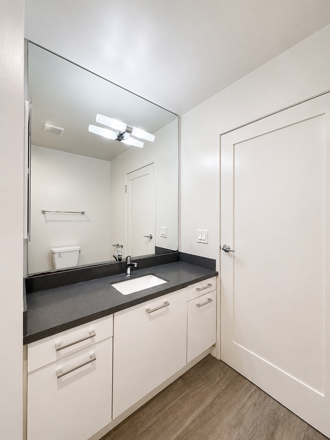 2 bedroom apartment with balcony, pet friendly in 810 Crenshaw Blvd, Unit 3 Los Angeles, CA 90005 — photo 8