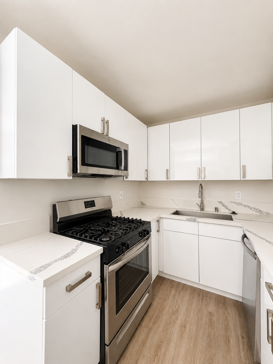 2 bedroom apartment with pool, pet friendly in 4957 Kester Ave, Unit 5 Los Angeles, CA 91403 — photo 5