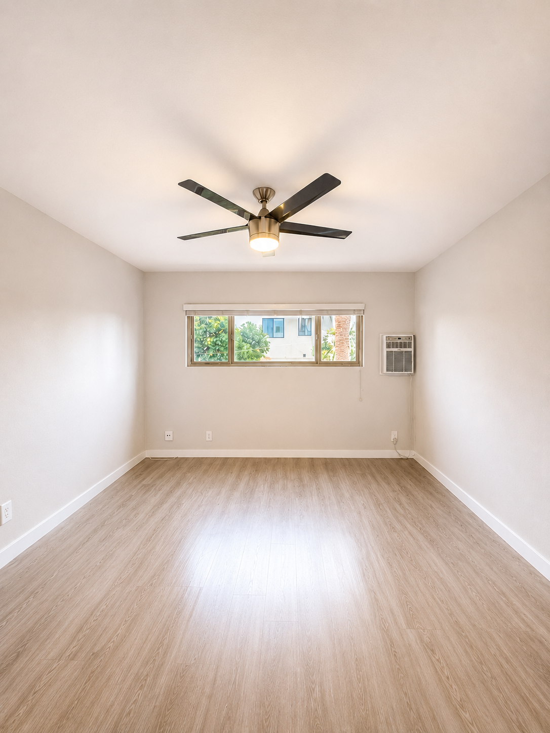 2 bedroom apartment with pool, pet friendly in 4957 Kester Ave, Unit 5 Los Angeles, CA 91403 — photo 4