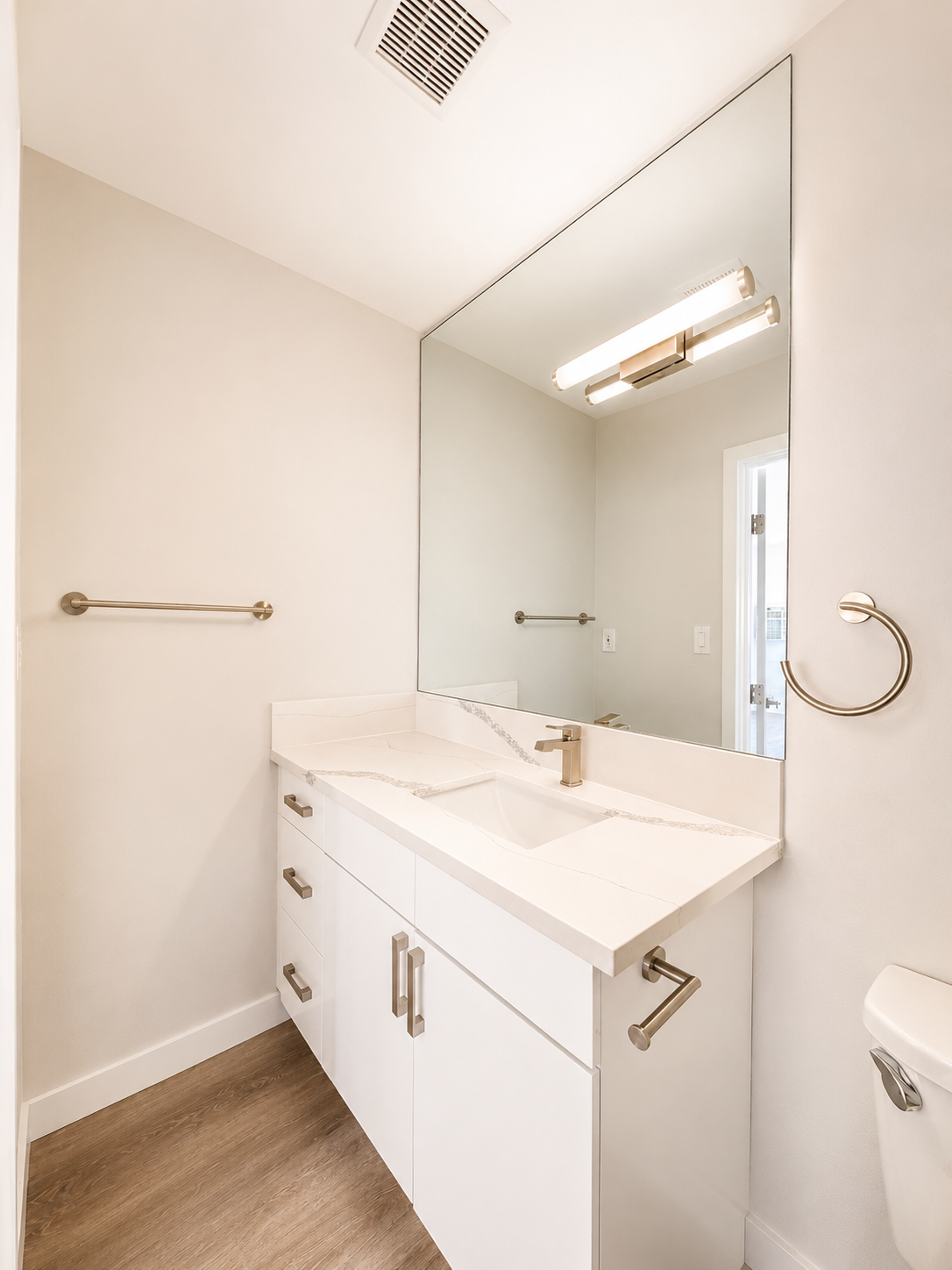 2 bedroom apartment with pool, pet friendly in 4957 Kester Ave, Unit 5 Los Angeles, CA 91403 — photo 7