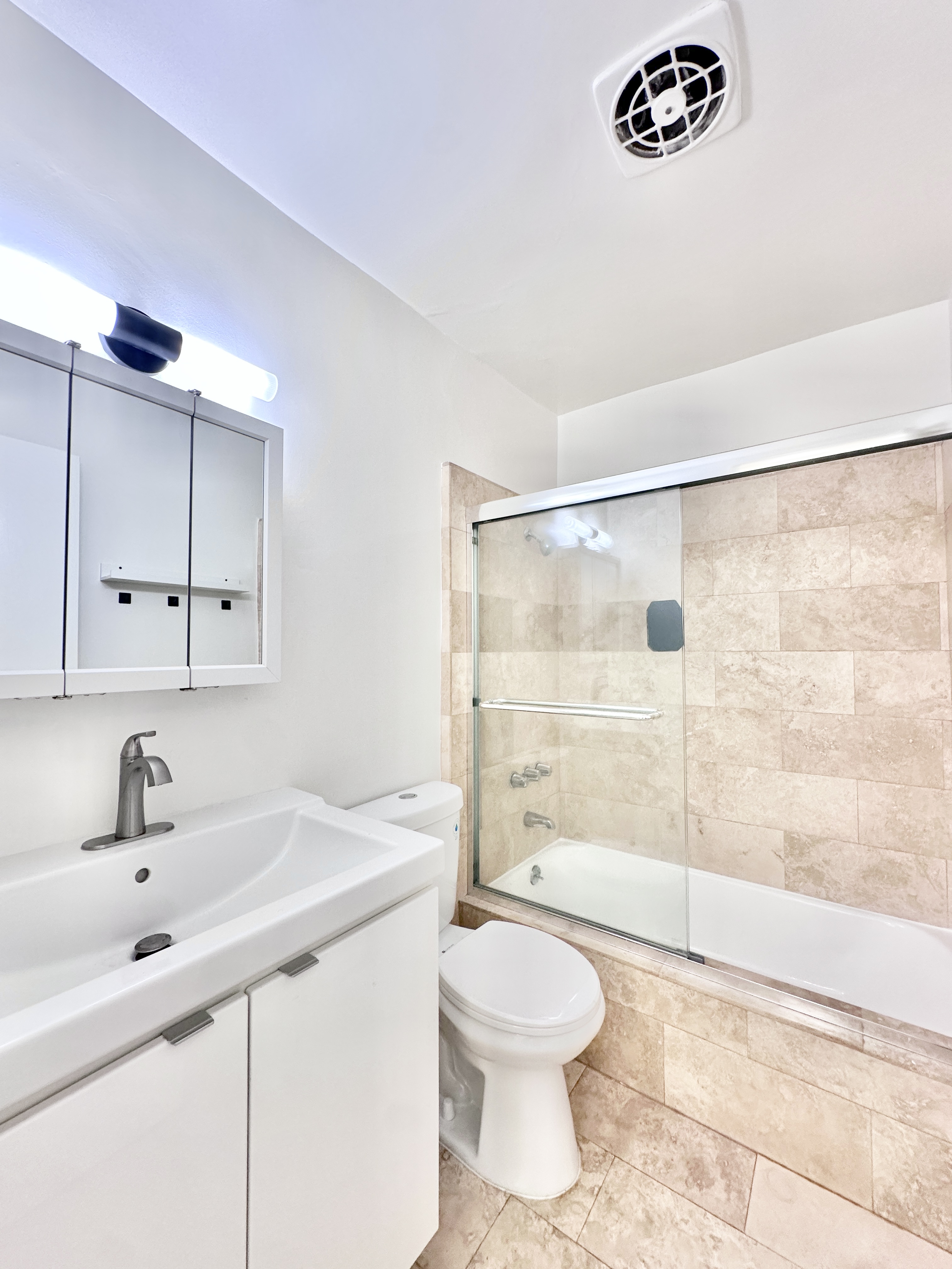 2 bedroom apartment with balcony, pet friendly in 1214 N Clark St, Unit 5 West Hollywood, CA 90069 — photo 7