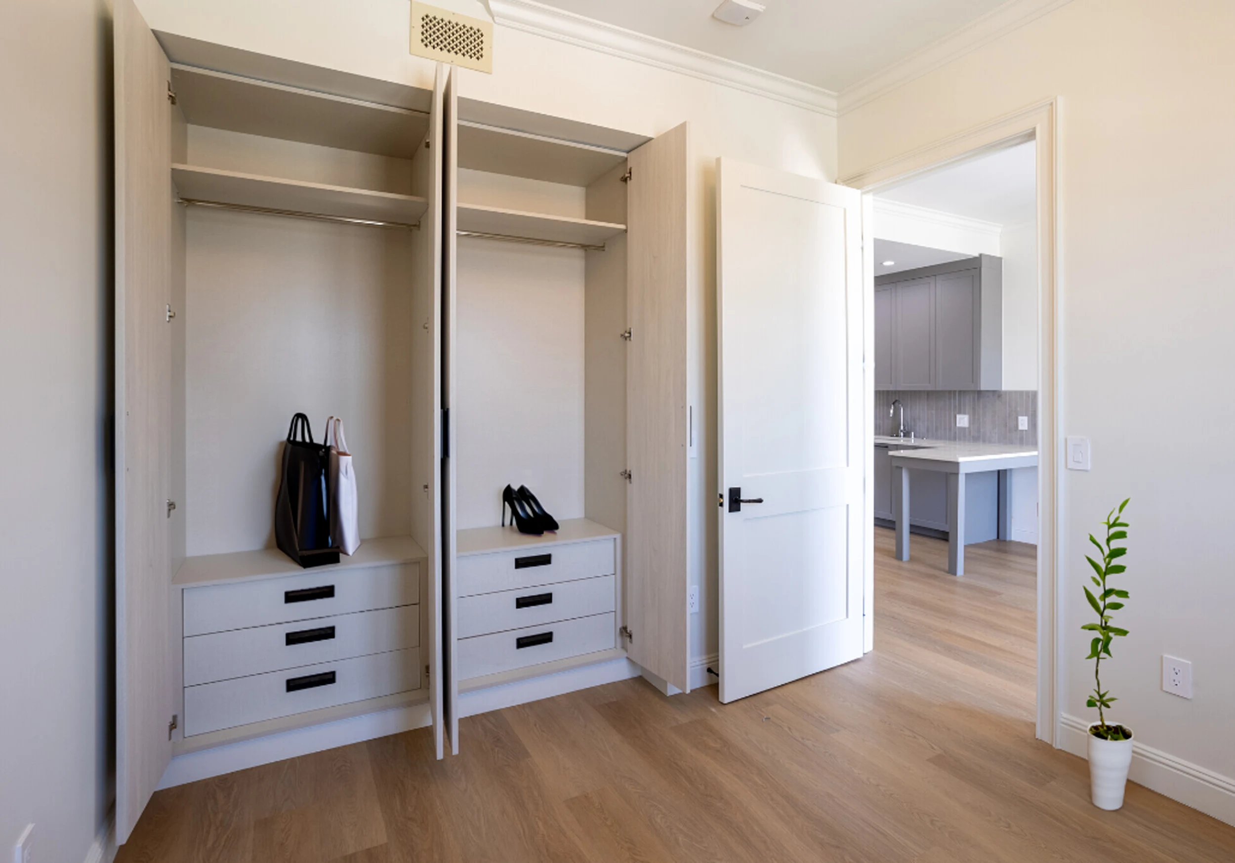 1 bedroom apartment, pet friendly in 5768 W 3rd St, Los Angeles, CA 90036 — photo 8