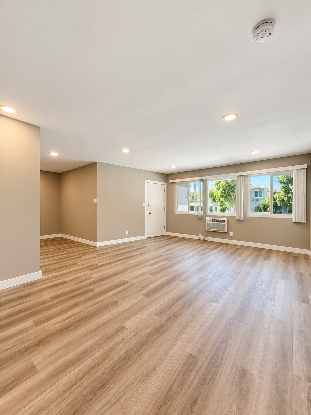 2 bedroom apartment, pet friendly in 1120 Laurel Ave, Unit 5 West Hollywood, CA 90046 — photo 2