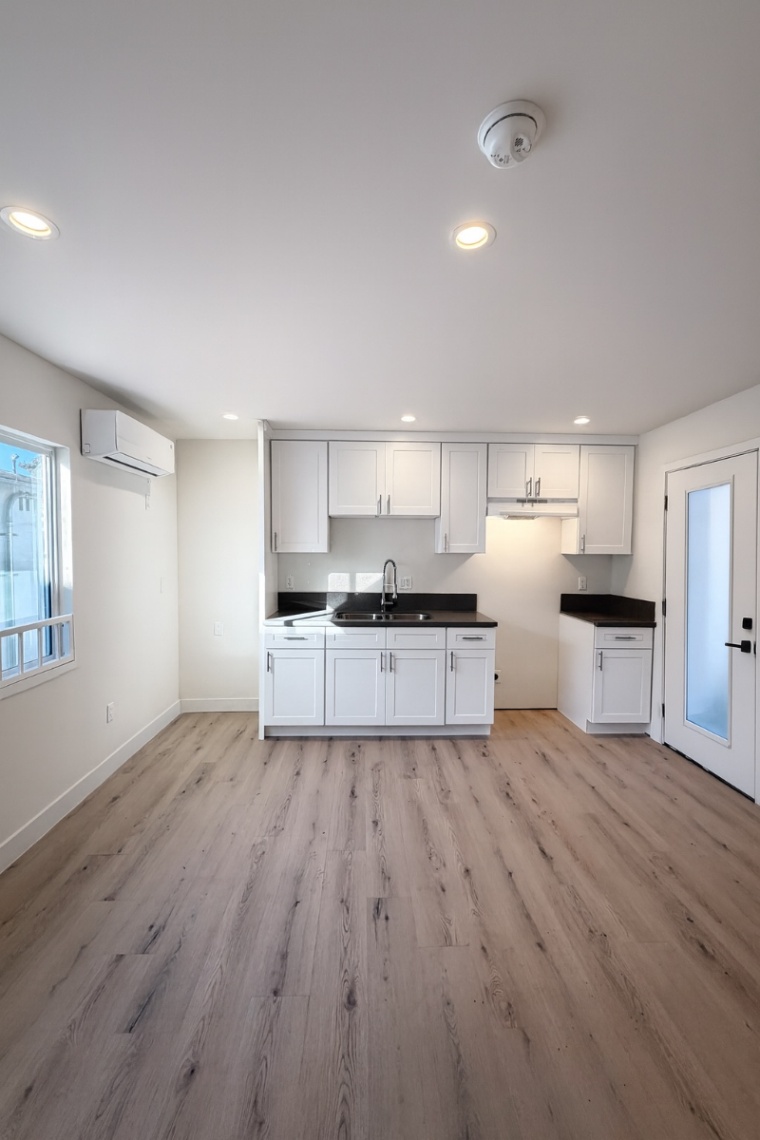apartment, pet friendly in 1474 S Wooster St. Los Angeles, CA 90035 — photo 6