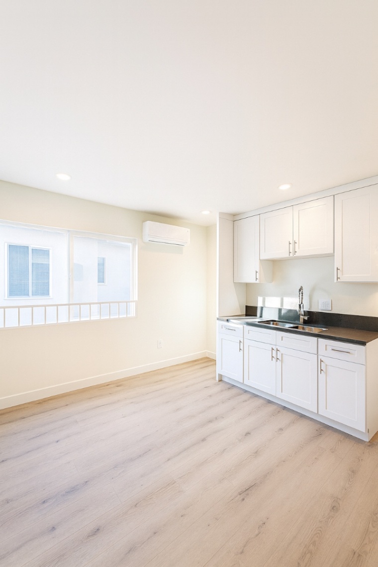 apartment, pet friendly in 1474 S Wooster St. Los Angeles, CA 90035 — photo 2
