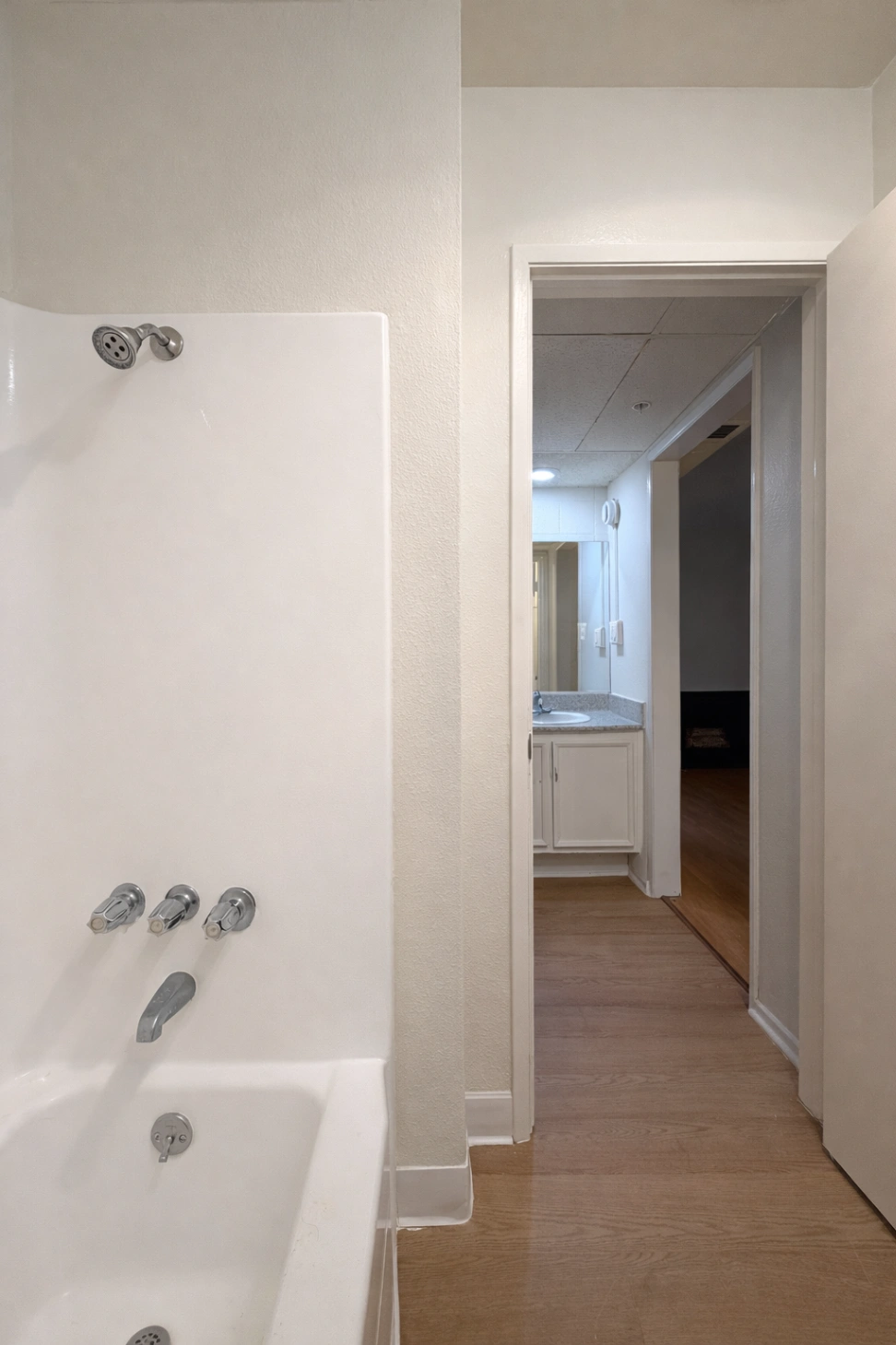 1 bedroom apartment, pet friendly in 300 N Cedar St, Unit 120 Glendale, CA 91206 — photo 12
