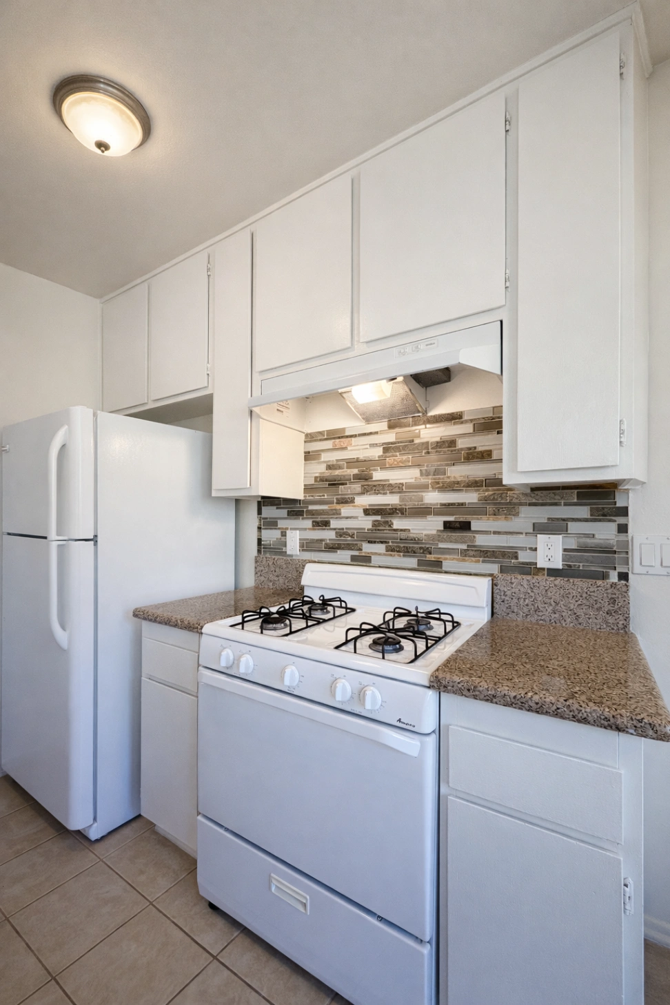 1 bedroom apartment with pool, pet friendly in 801 E Palmer Ave, Unit 220 Glendale, CA 91205 — photo 3