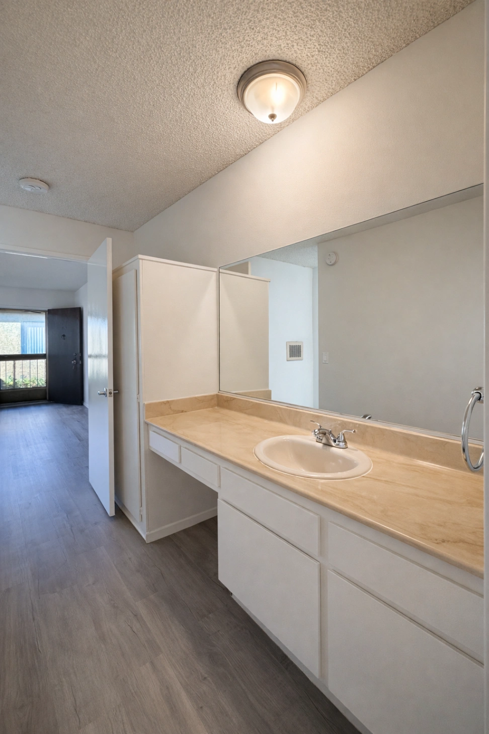 1 bedroom apartment with pool, pet friendly in 801 E Palmer Ave, Unit 220 Glendale, CA 91205 — photo 9