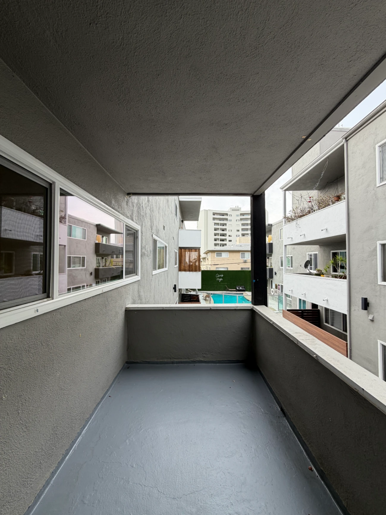 2 bedroom apartment with balcony and gym, pet friendly in 7224 Hillside Ave, Unit 17 Los Angeles, CA 90046 — photo 5