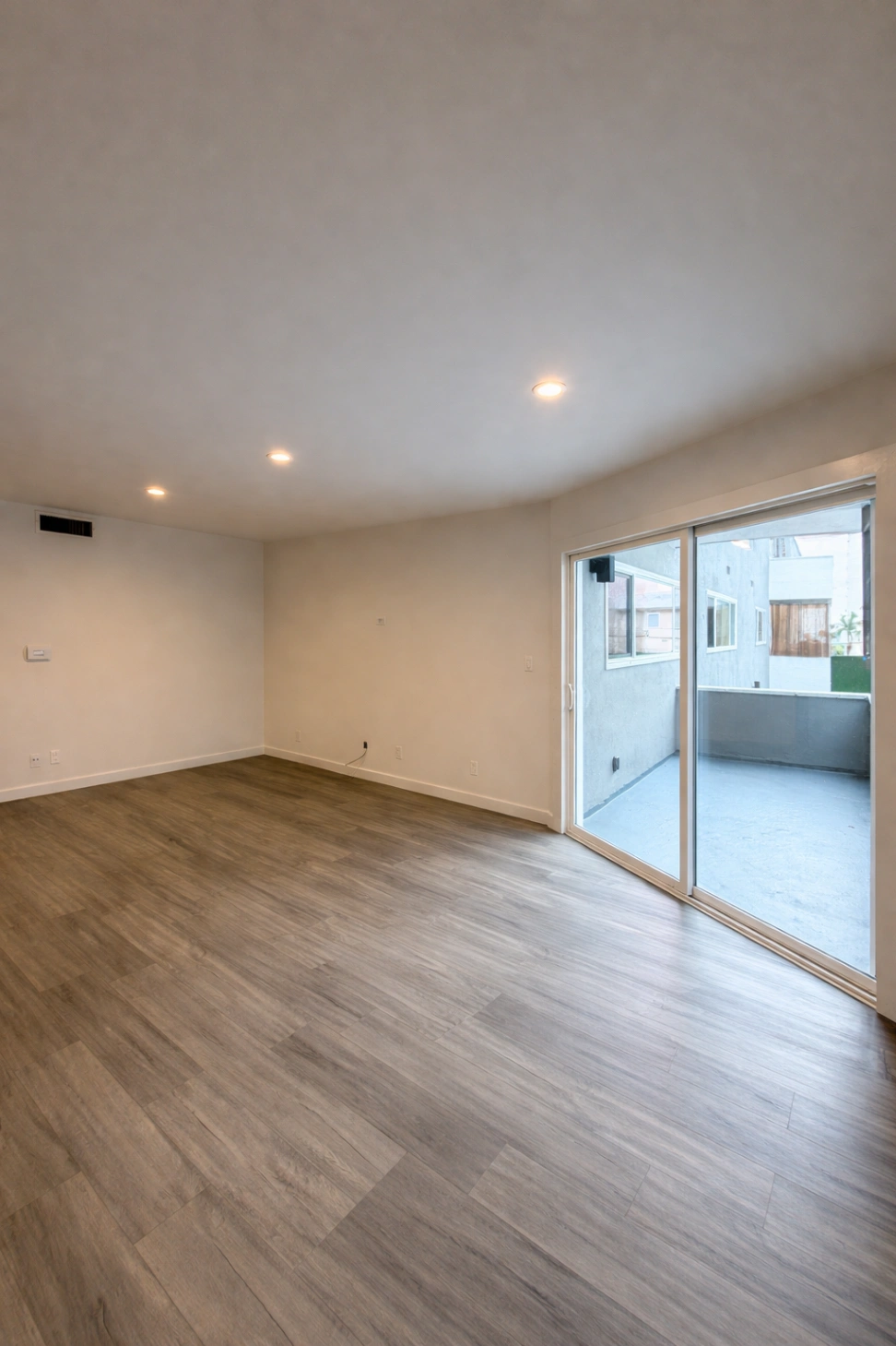 2 bedroom apartment with balcony and gym, pet friendly in 7224 Hillside Ave, Unit 17 Los Angeles, CA 90046 — photo 4