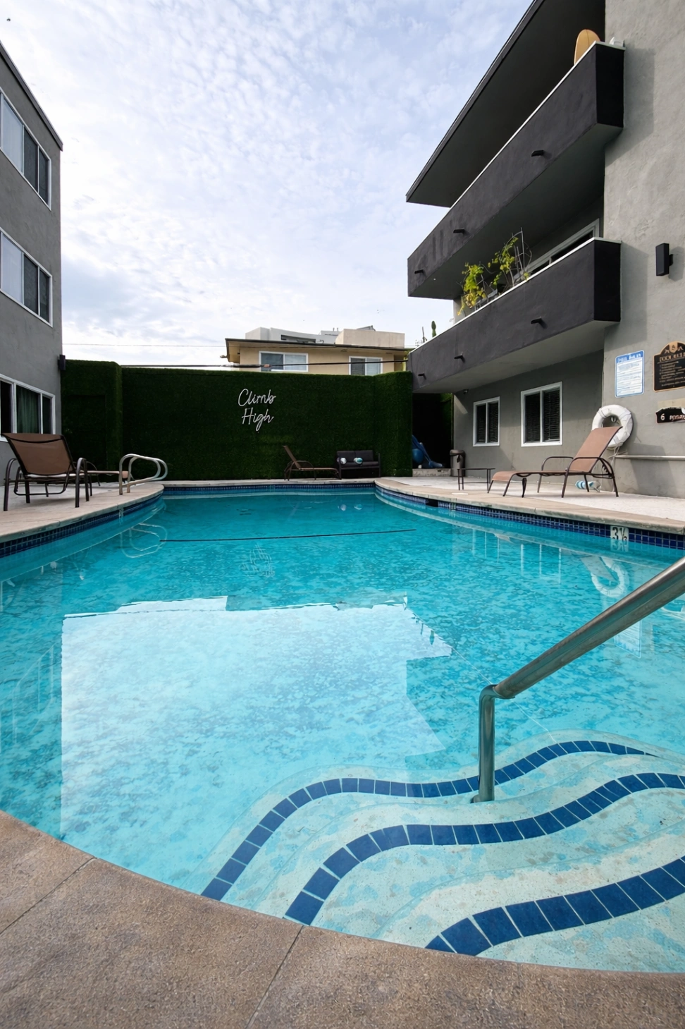 2 bedroom apartment with balcony and gym, pet friendly in 7224 Hillside Ave, Unit 17 Los Angeles, CA 90046 — photo 14