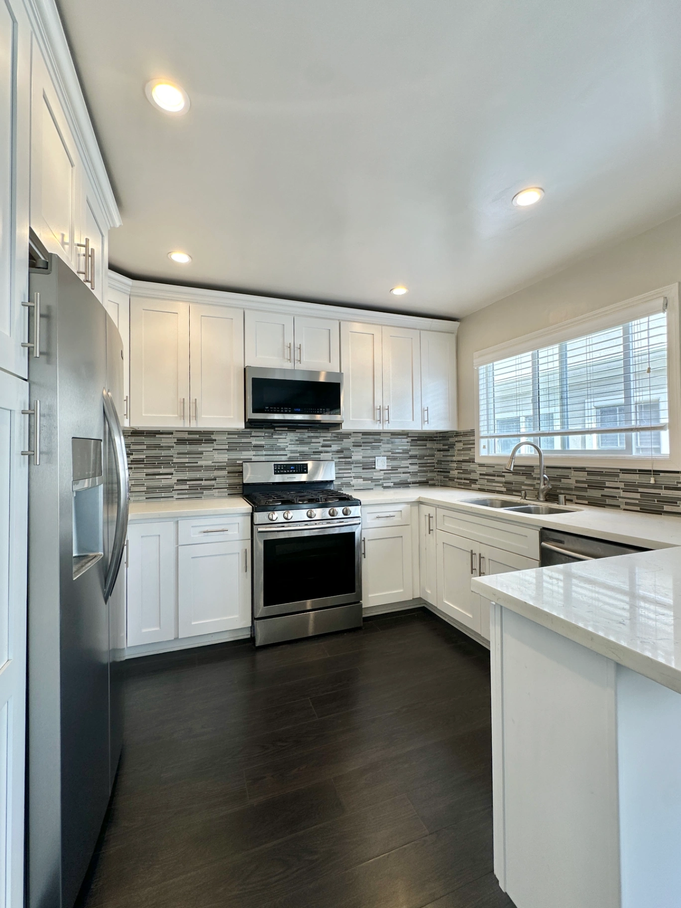 1 bedroom apartment with pool and gym, pet friendly in 1124 Sherbourne Dr, Unit 33 West Hollywood, CA 90069 — photo 4