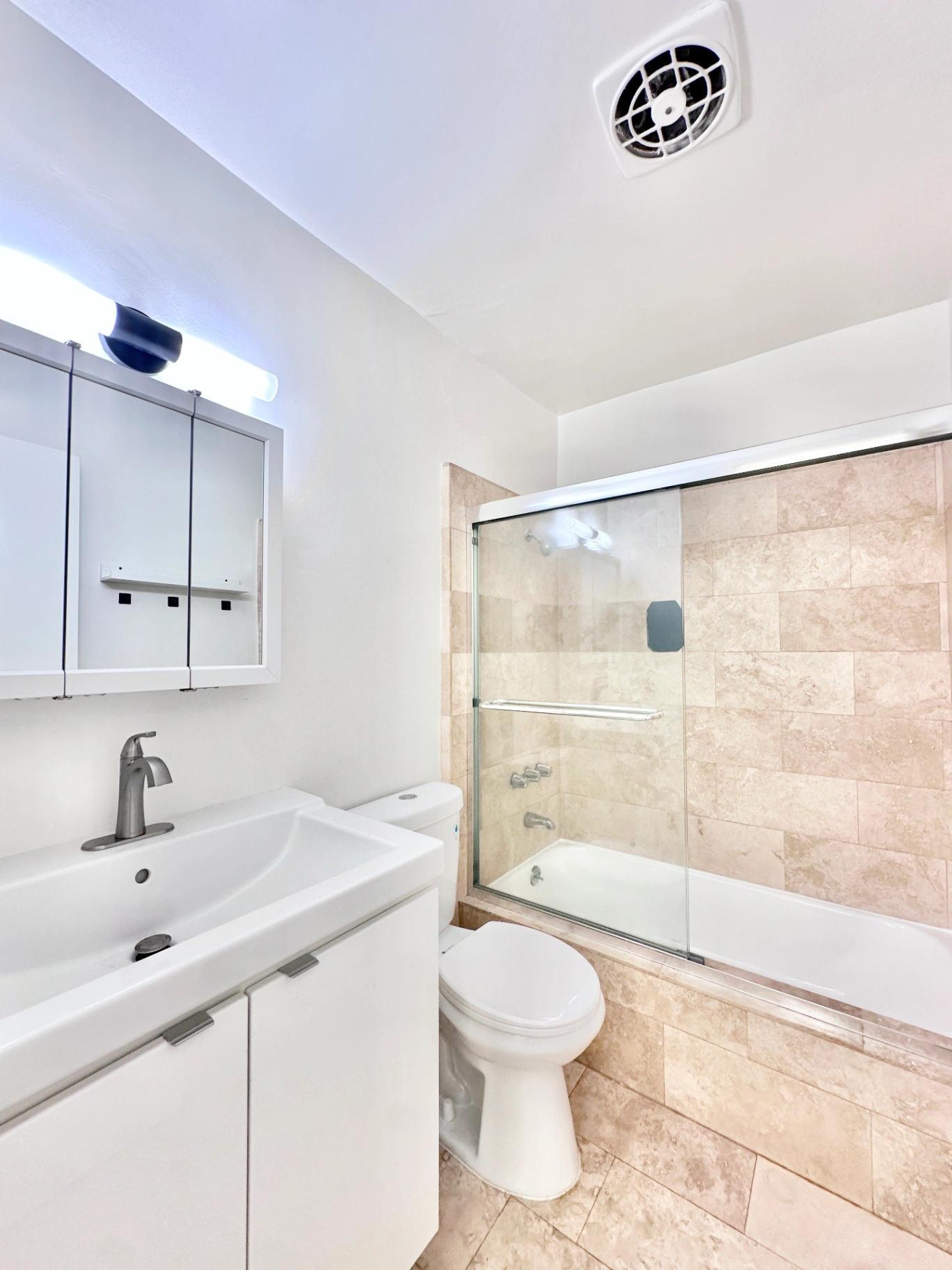 2 bedroom apartment with balcony, pet friendly in 1214 N Clark St, Unit 5 West Hollywood, CA 90069 — photo 4