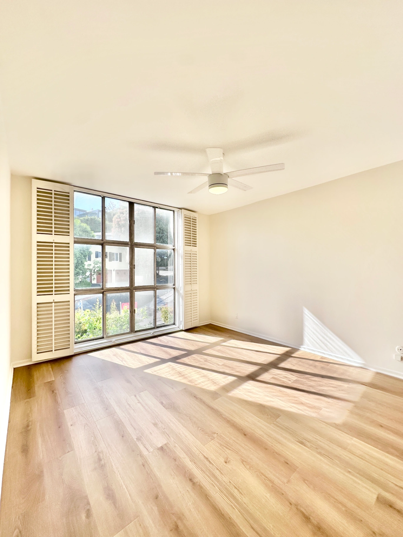 2 bedroom apartment with balcony, pet friendly in 1214 N Clark St, Unit 5 West Hollywood, CA 90069 — photo 7