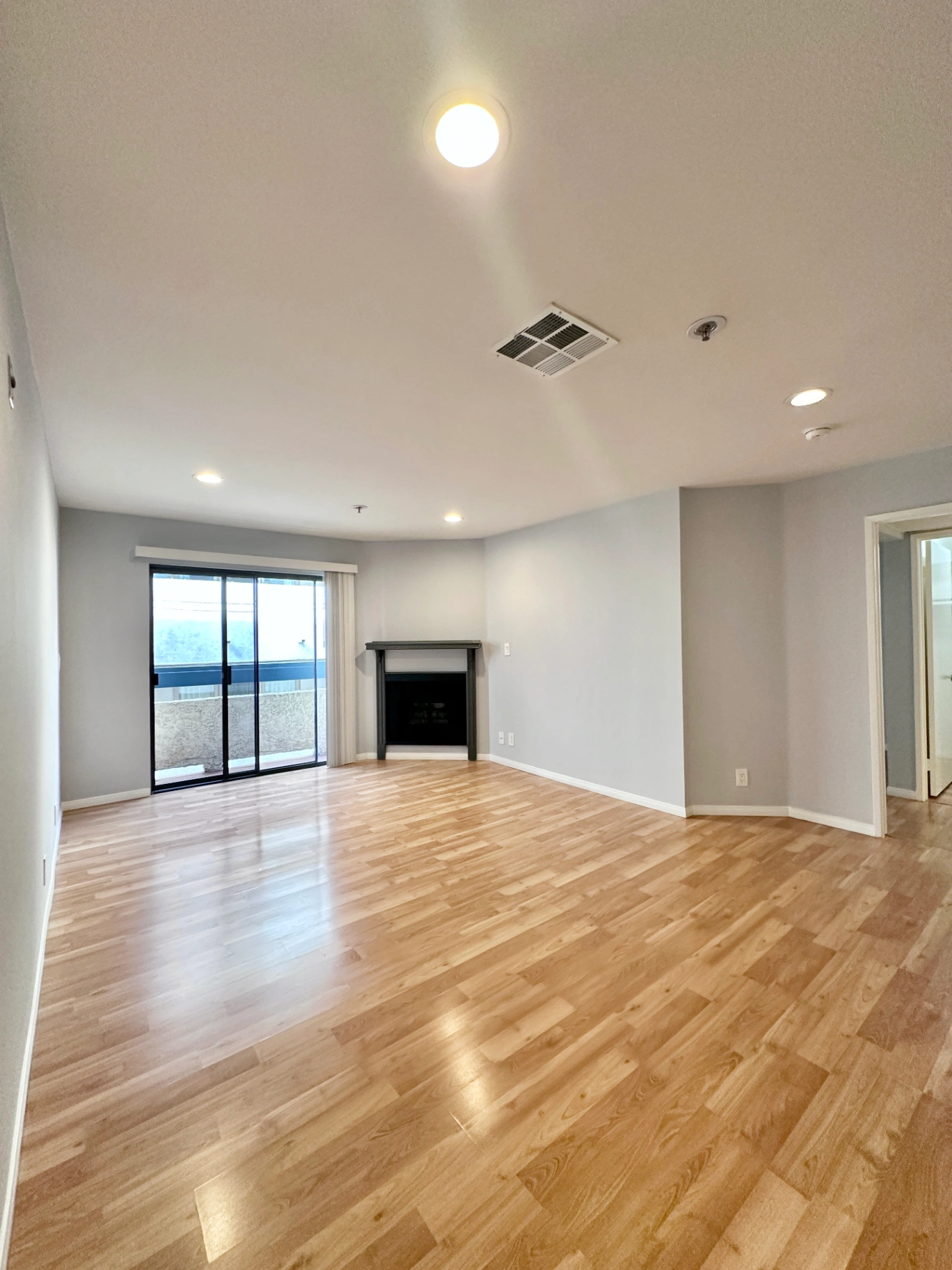 2 bedroom apartment with balcony, pet friendly in 100 N Clark Dr, Unit 205 Los Angeles, CA 90048 — photo 2