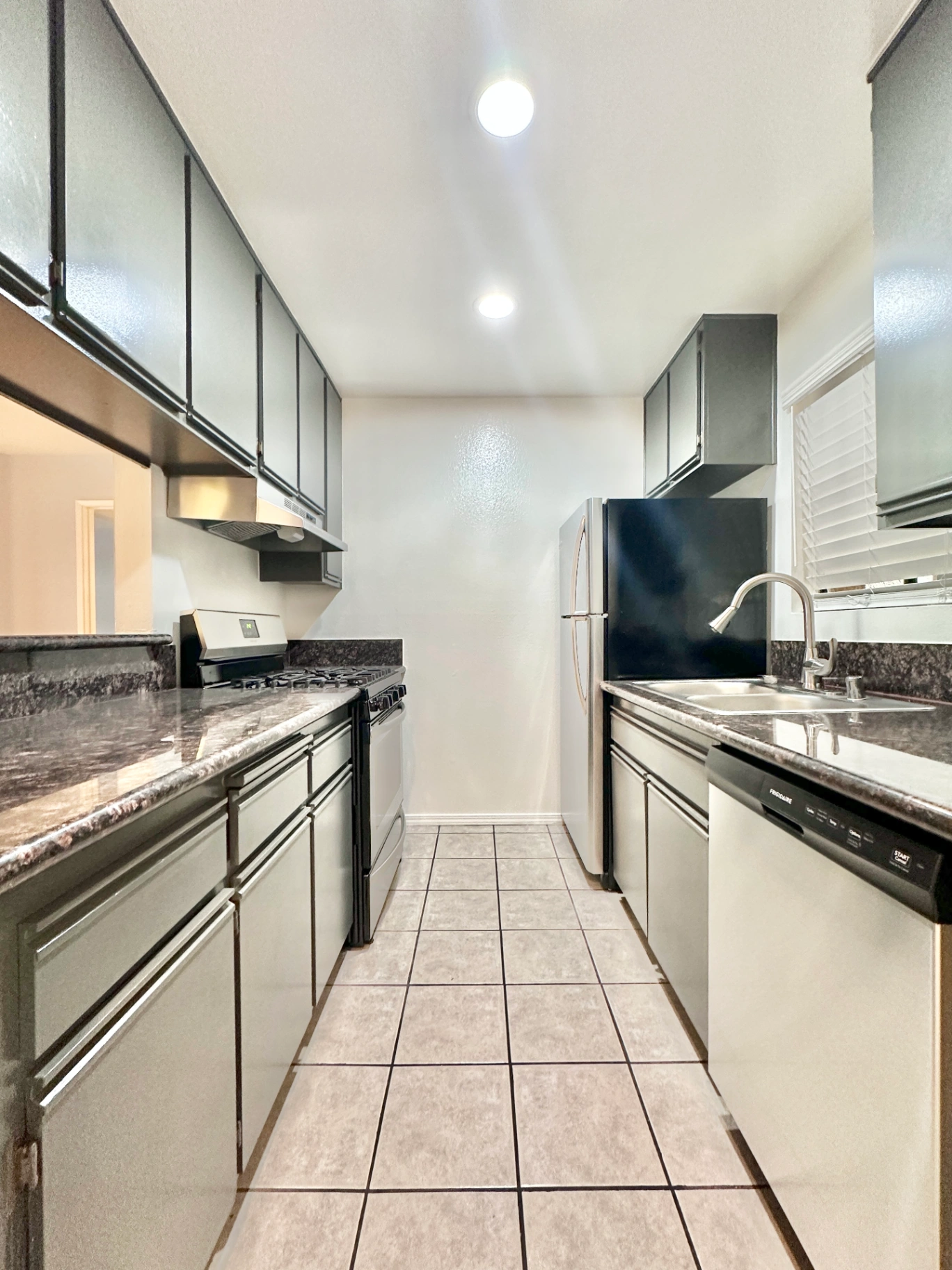 2 bedroom apartment with balcony, pet friendly in 100 N Clark Dr, Unit 205 Los Angeles, CA 90048 — photo 4