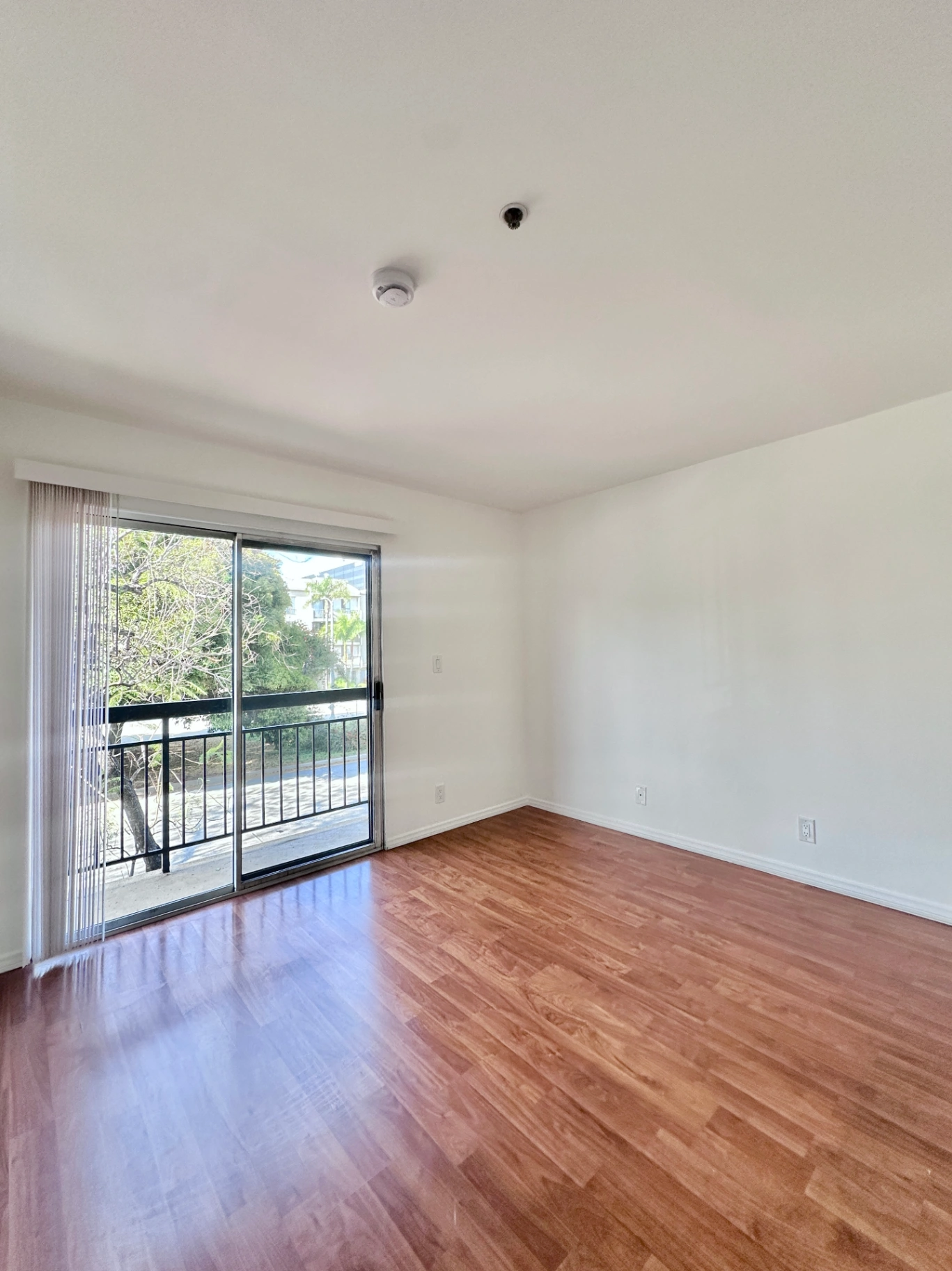2 bedroom apartment with balcony, pet friendly in 8722 Burton Way, Unit 110 Los Angeles, CA 90048 — photo 8