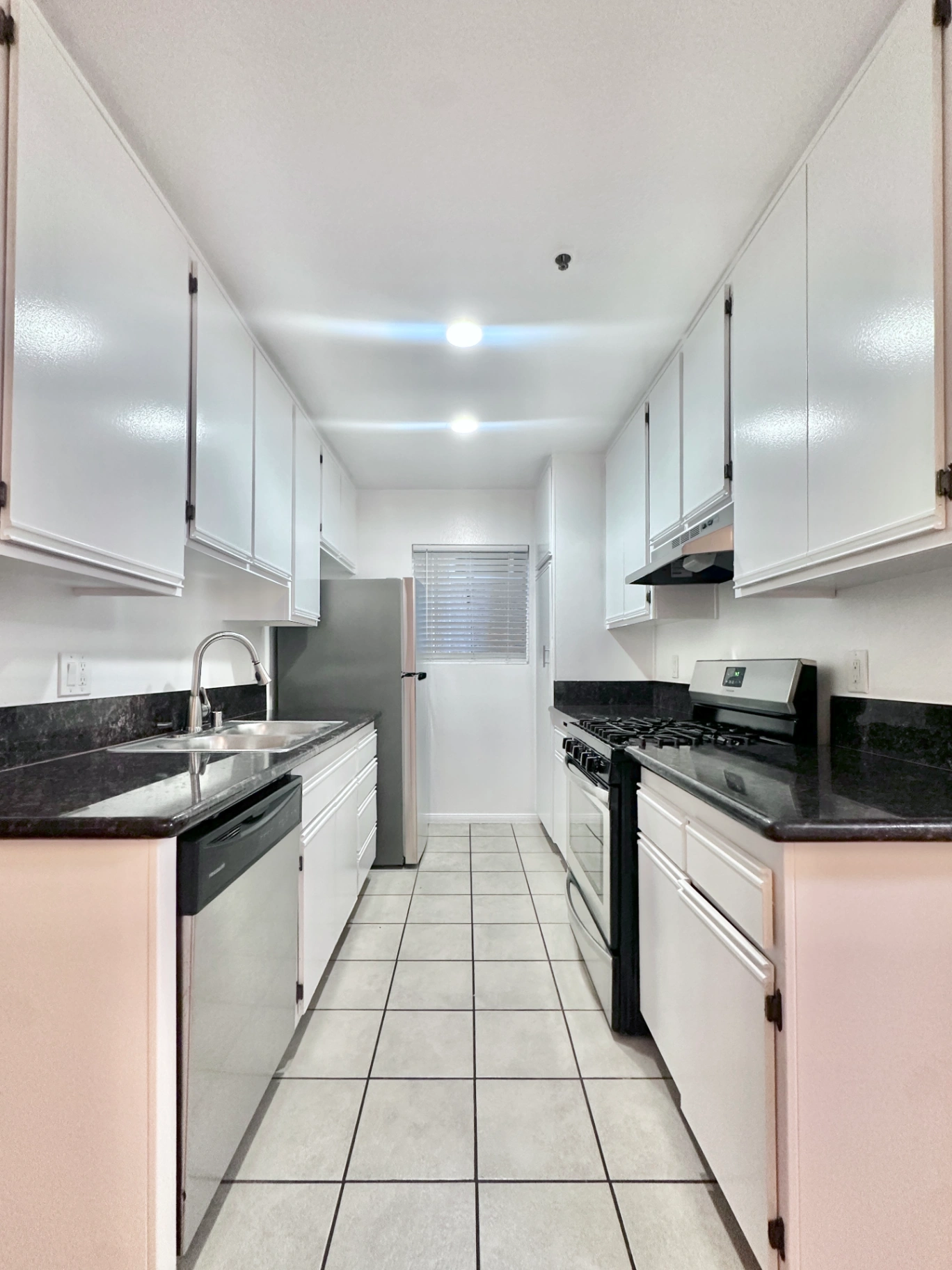 2 bedroom apartment with balcony, pet friendly in 8722 Burton Way, Unit 110 Los Angeles, CA 90048 — photo 5