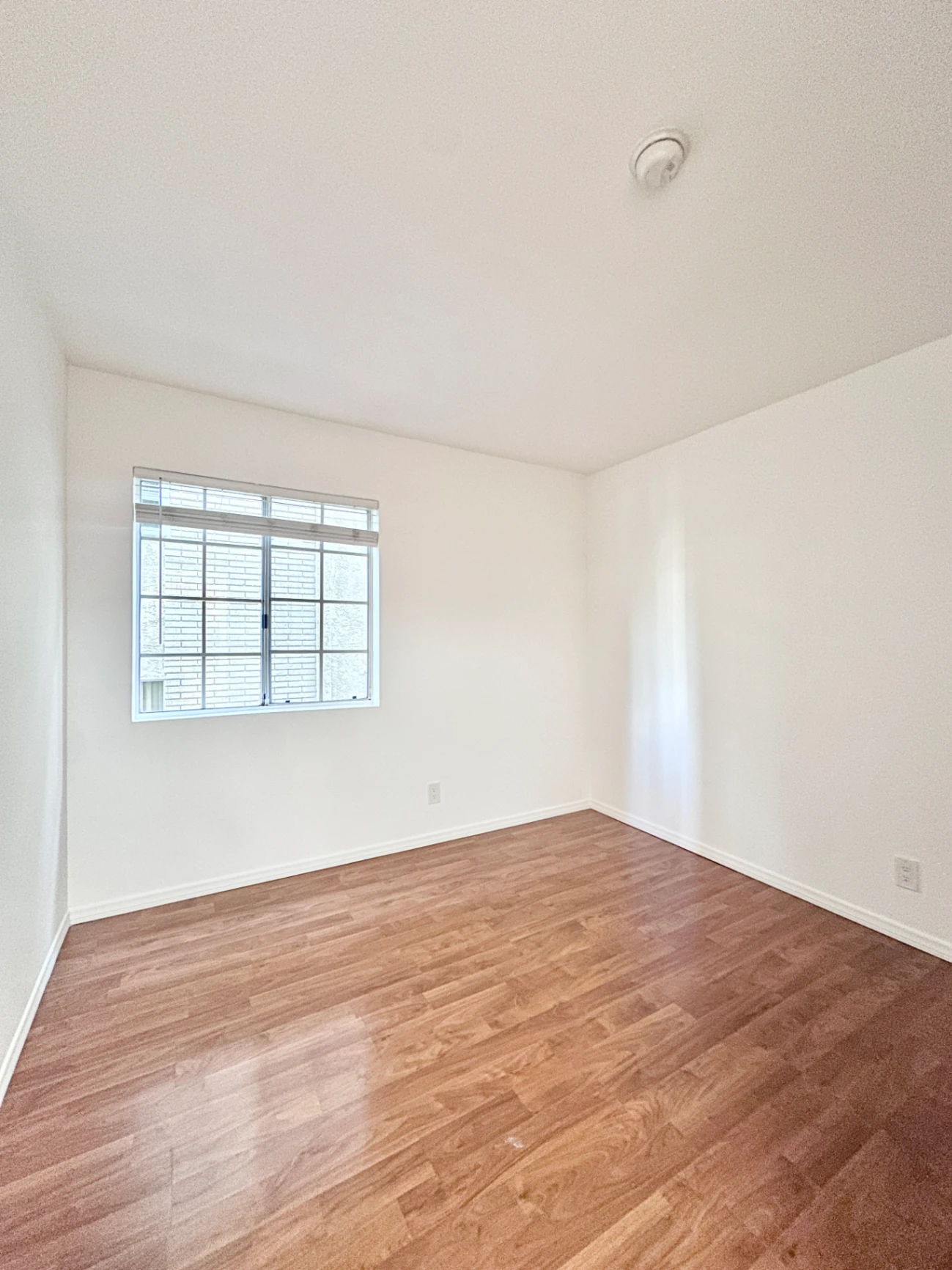 2 bedroom apartment with balcony, pet friendly in 8722 Burton Way, Unit 110 Los Angeles, CA 90048 — photo 2