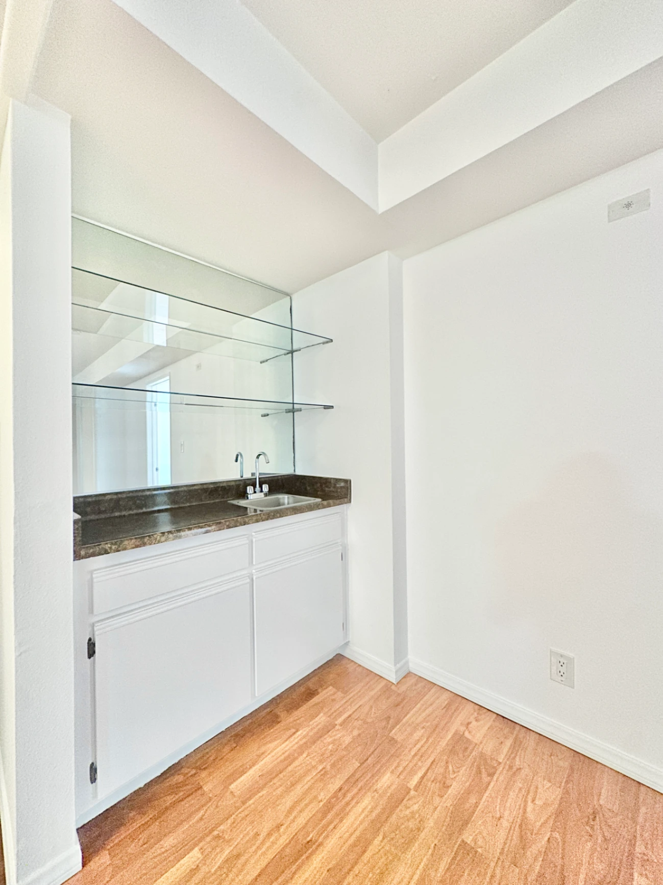 2 bedroom apartment with balcony, pet friendly in 8722 Burton Way, Unit 110 Los Angeles, CA 90048 — photo 7