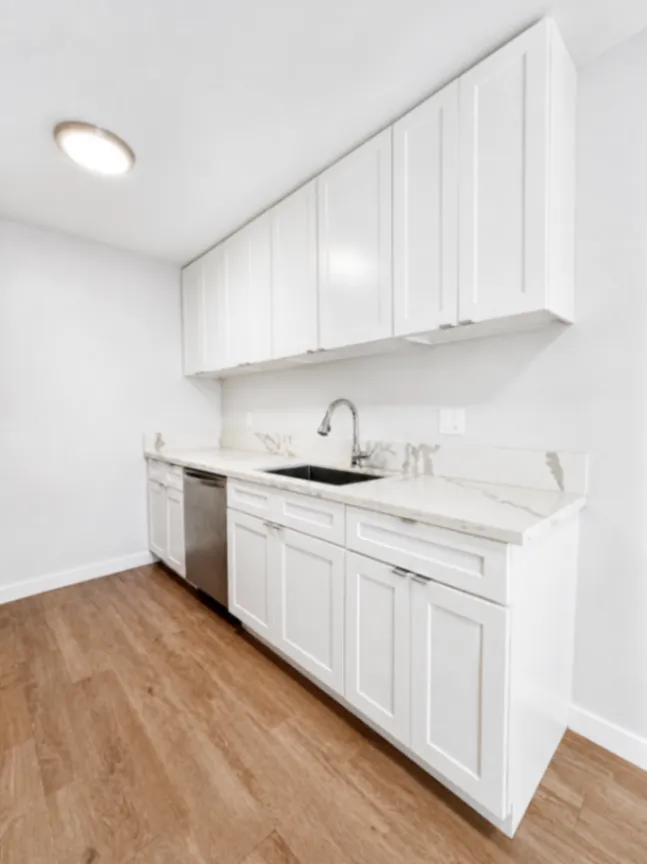 2 bedroom apartment with balcony, pet friendly in 1428 12th St, Unit E Santa Monica, CA 90401 — photo 5