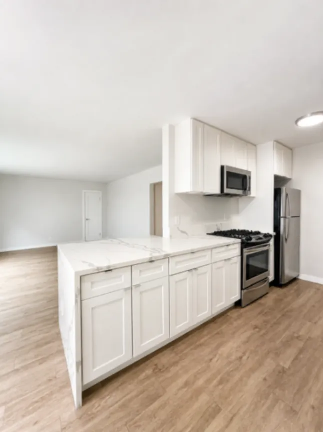2 bedroom apartment with balcony, pet friendly in 1428 12th St, Unit E Santa Monica, CA 90401 — photo 6