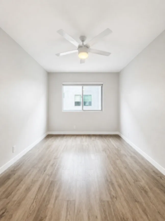 2 bedroom apartment with balcony, pet friendly in 1428 12th St, Unit E Santa Monica, CA 90401 — photo 4