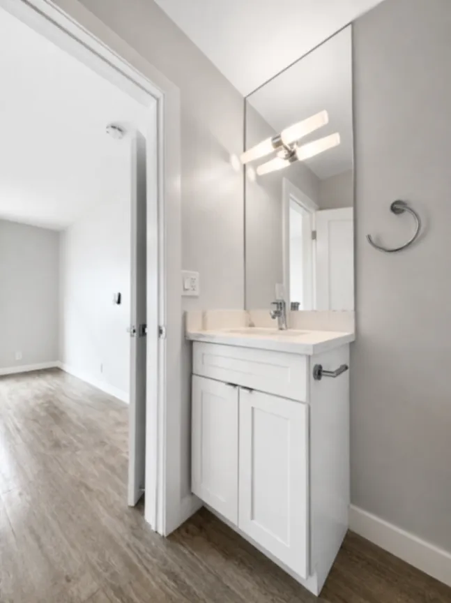 2 bedroom apartment with balcony, pet friendly in 1428 12th St, Unit E Santa Monica, CA 90401 — photo 8