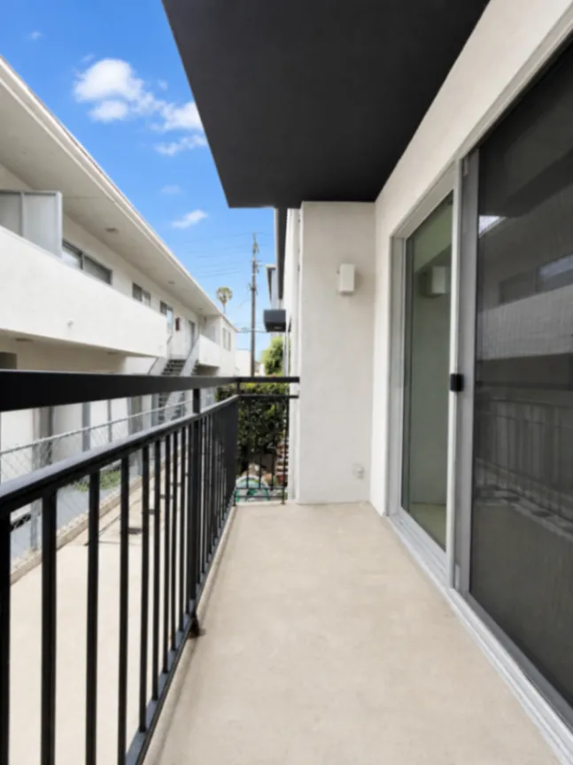 2 bedroom apartment with balcony, pet friendly in 1428 12th St, Unit E Santa Monica, CA 90401 — photo 12