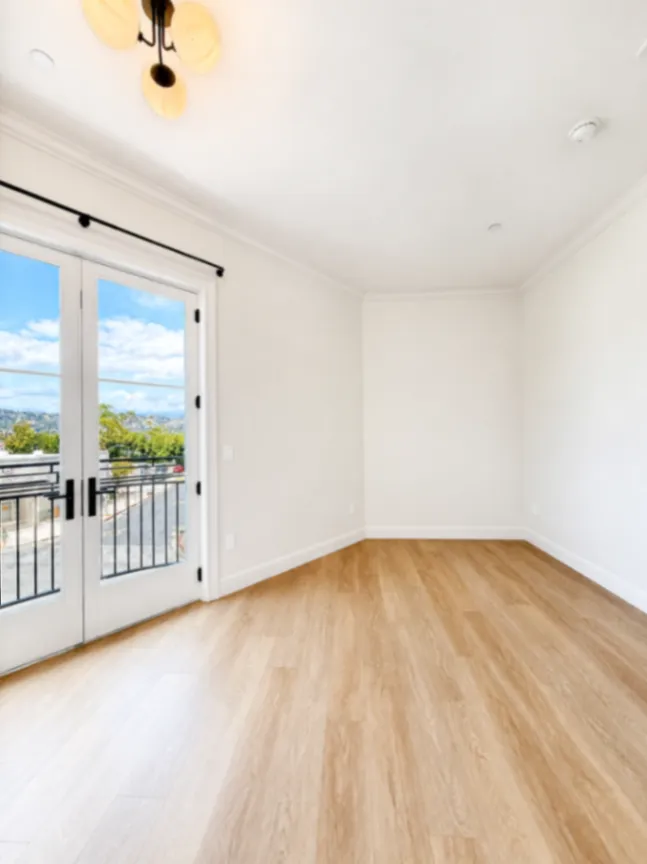 2 bedroom apartment with balcony, pet friendly in 5768 W 3rd St, Unit 302 Los Angeles, CA 90036 β photo 2
