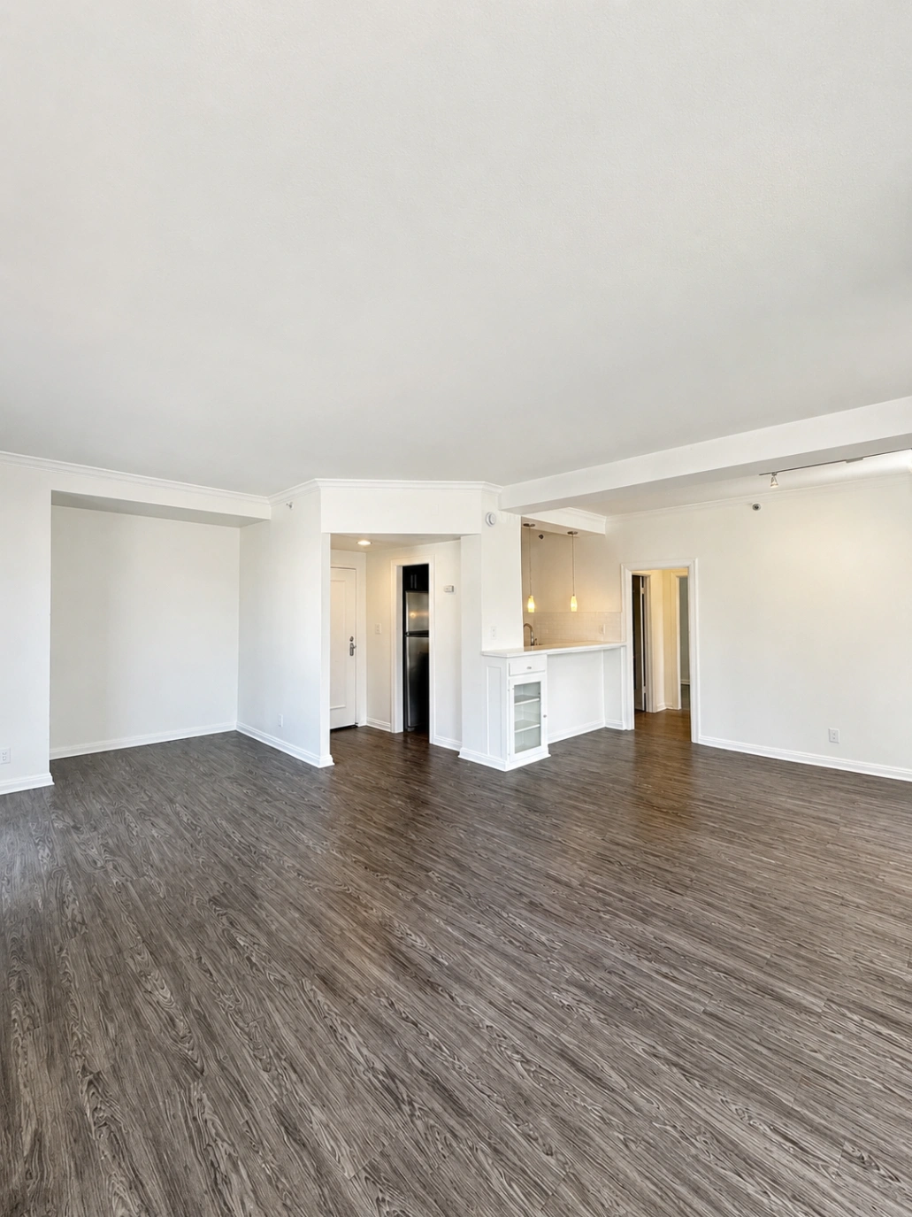 1 bedroom apartment with gym, pet friendly in 6200 Franklin Ave, Unit 106 Los Angeles, CA 90028 — photo 2