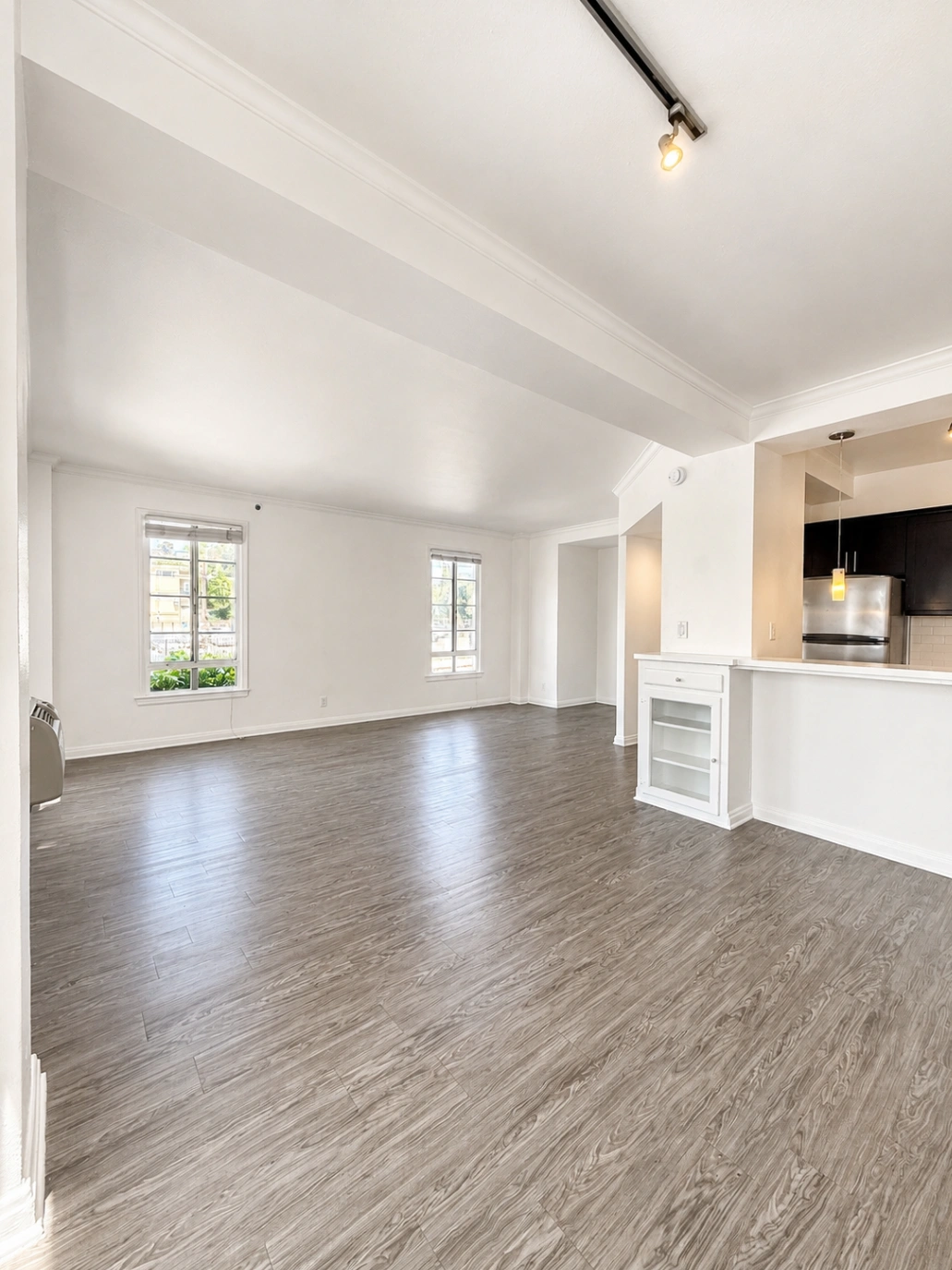 1 bedroom apartment with gym, pet friendly in 6200 Franklin Ave, Unit 106 Los Angeles, CA 90028 — photo 9