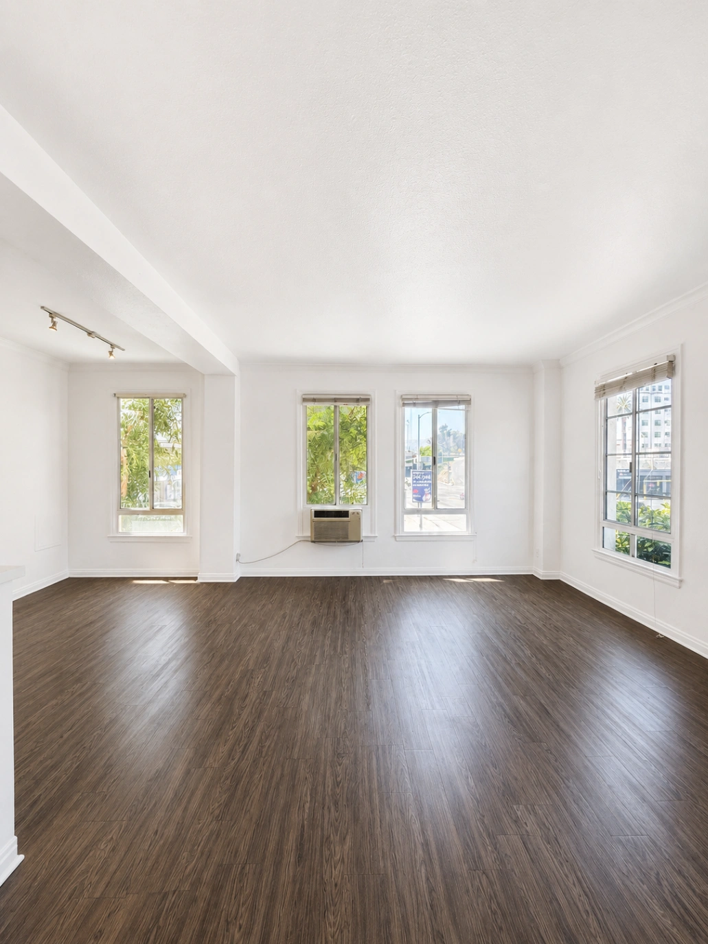 1 bedroom apartment with gym, pet friendly in 6200 Franklin Ave, Unit 106 Los Angeles, CA 90028 — photo 11