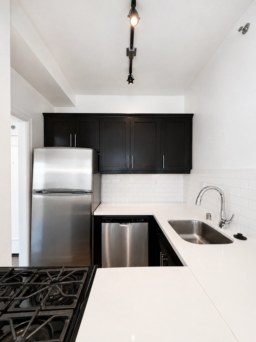 1 bedroom apartment with gym, pet friendly in 6200 Franklin Ave, Unit 106 Los Angeles, CA 90028 — photo 5