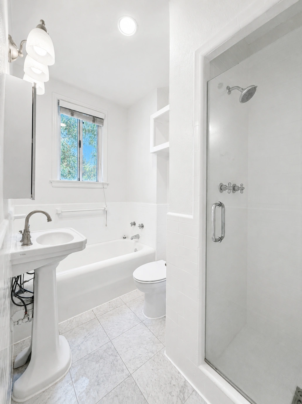1 bedroom apartment with gym, pet friendly in 6200 Franklin Ave, Unit 106 Los Angeles, CA 90028 — photo 7