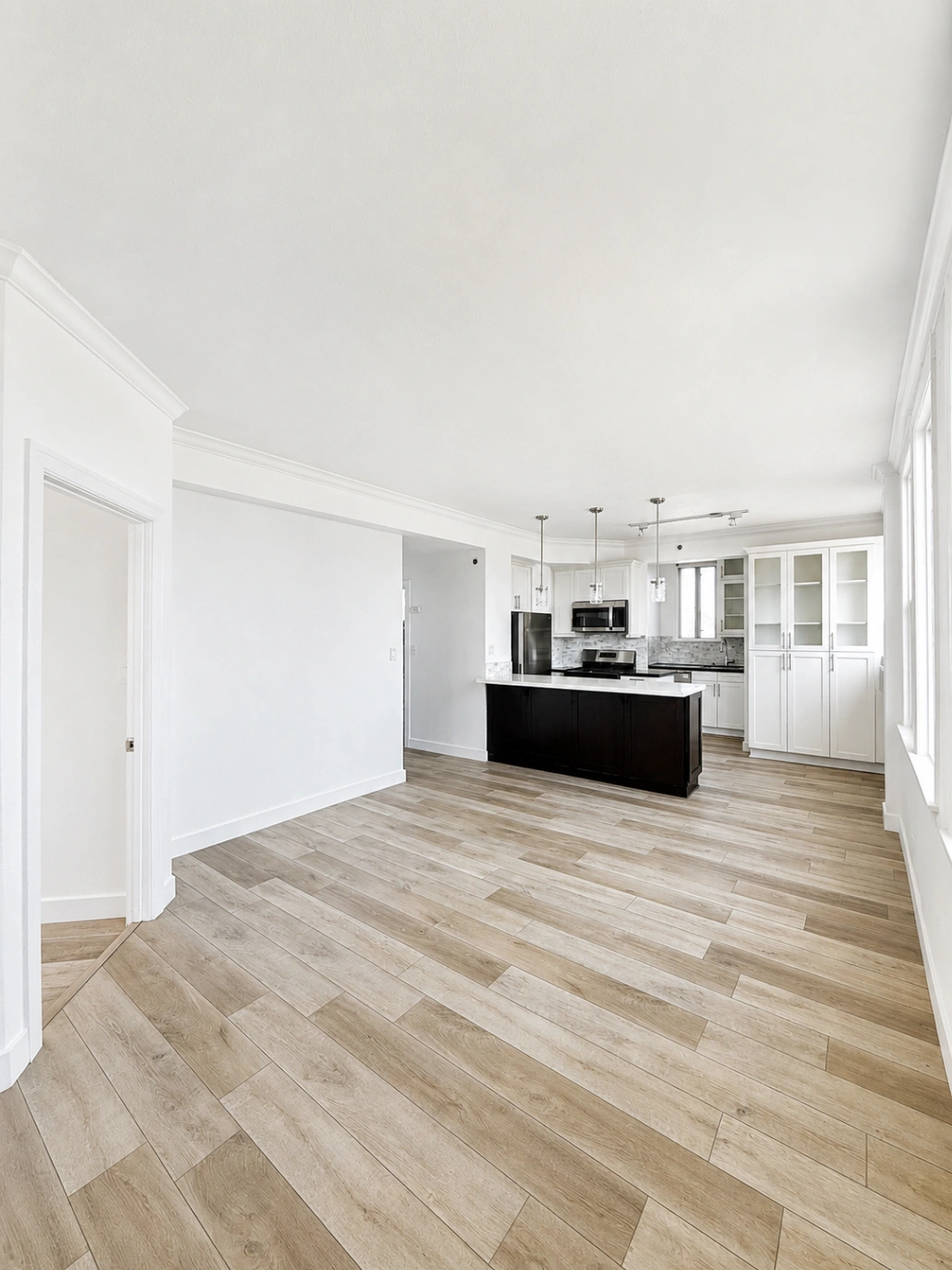 2 bedroom apartment with balcony and gym, pet friendly in 6200 Franklin Ave, Unit PH8 Los Angeles, CA 90028 — photo 5
