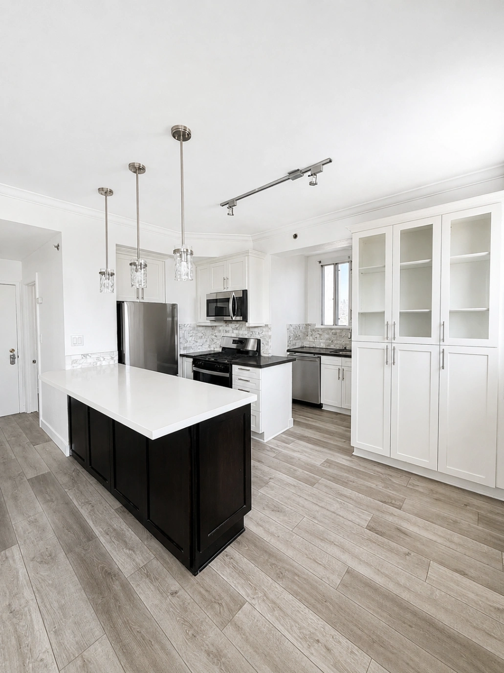 2 bedroom apartment with balcony and gym, pet friendly in 6200 Franklin Ave, Unit PH8 Los Angeles, CA 90028 — photo 6
