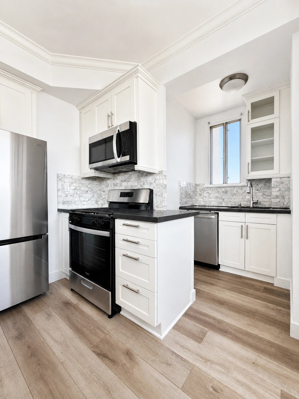 2 bedroom apartment with balcony and gym, pet friendly in 6200 Franklin Ave, Unit PH8 Los Angeles, CA 90028 — photo 7