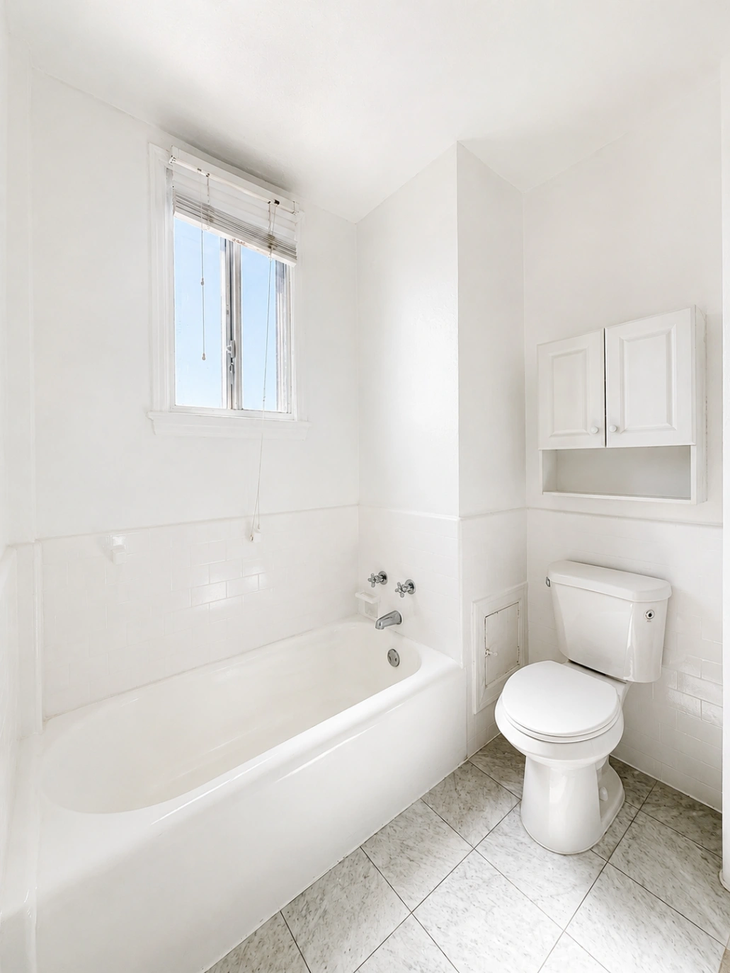 2 bedroom apartment with balcony and gym, pet friendly in 6200 Franklin Ave, Unit PH8 Los Angeles, CA 90028 — photo 8