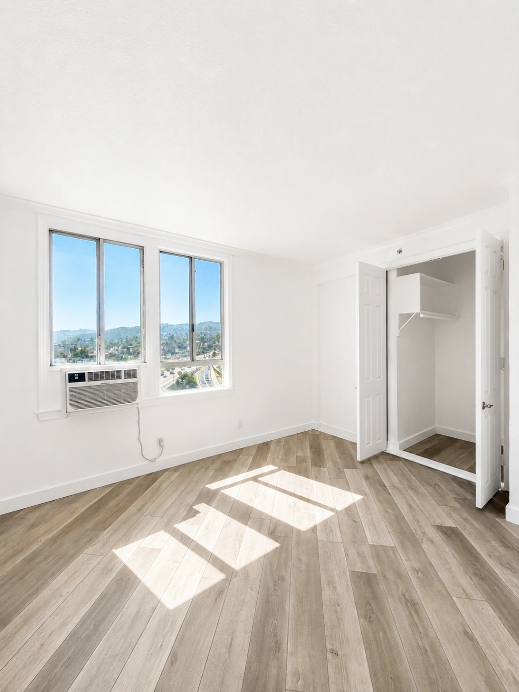 2 bedroom apartment with balcony and gym, pet friendly in 6200 Franklin Ave, Unit PH8 Los Angeles, CA 90028 — photo 11