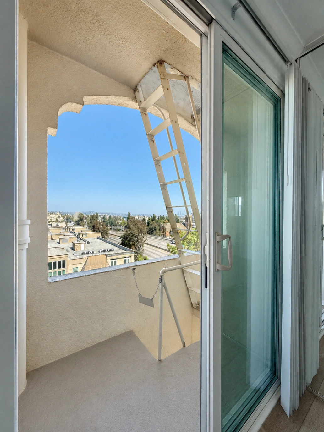 2 bedroom apartment with balcony and gym, pet friendly in 6200 Franklin Ave, Unit PH8 Los Angeles, CA 90028 — photo 14