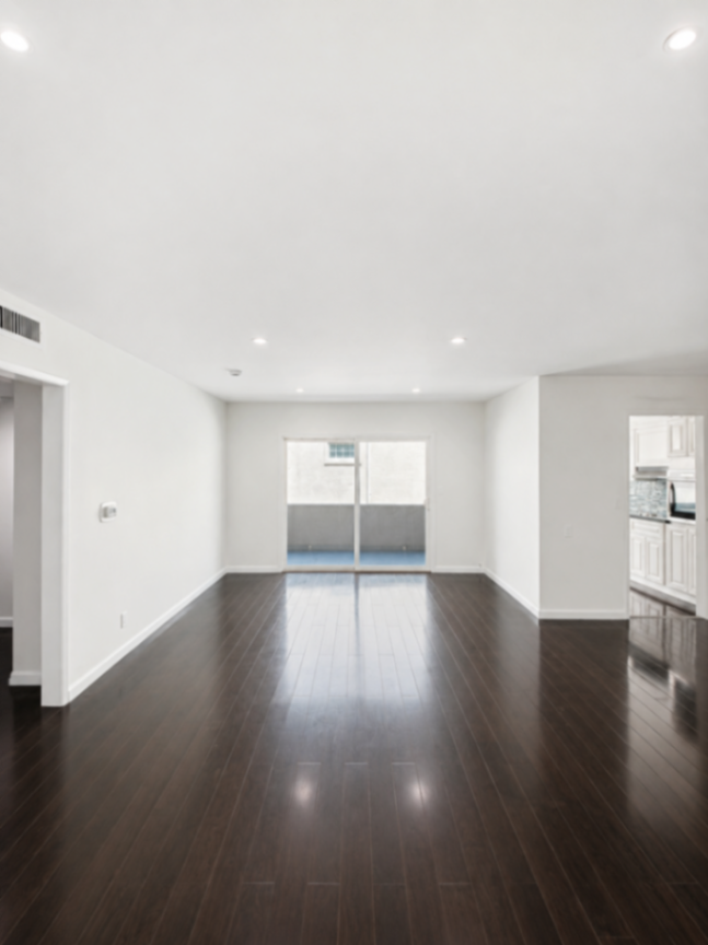 1 bedroom apartment with pool and balcony, pet friendly in 7224 Hillside Ave, Unit 12 Los Angeles, CA 90046 — photo 9