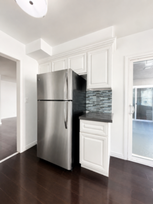 1 bedroom apartment with pool and balcony, pet friendly in 7224 Hillside Ave, Unit 12 Los Angeles, CA 90046 — photo 6