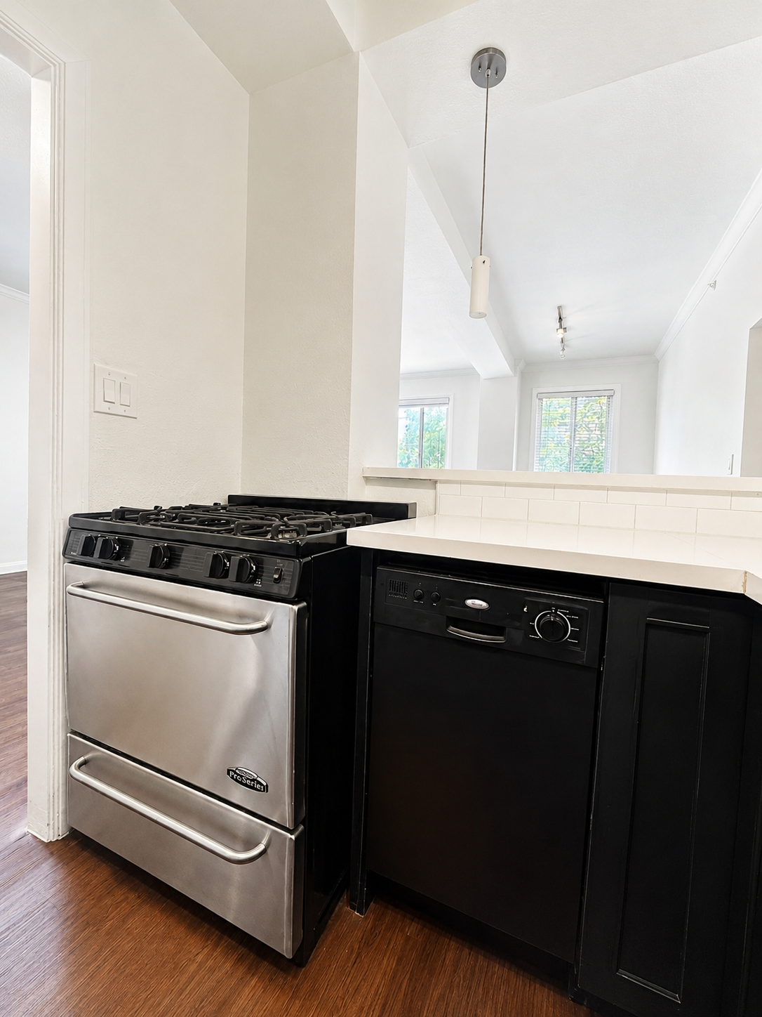 2 bedroom apartment, pet friendly in 6200 Franklin Ave, Unit 101 Los Angeles, CA 90028 — photo 5